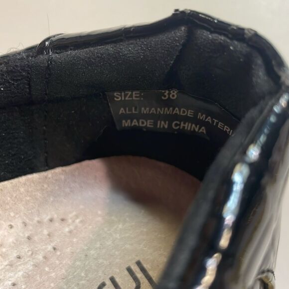 Instreet Womens Black Leather Slip On Alligator Pattern Shoes Sz 7.5 - Picture 10 of 13